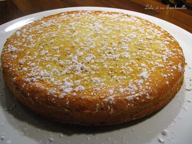 Gâteau aérien au citron & pavot, coulis de framboises