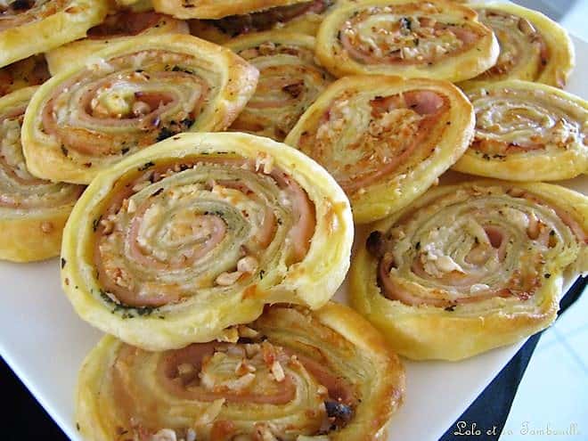 Spirales feuilletées au jambon, savora, pignons de pin & basilic