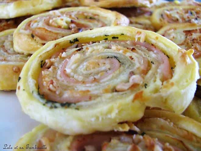 Spirales feuilletées au jambon, savora, pignons de pin & basilic
