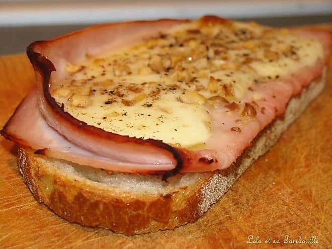 Tartines de blancs de dinde à la mozzarella & aux noix Tartines de blancs de dinde