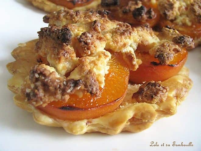 Tartelettes aux abricots au miel en crumble