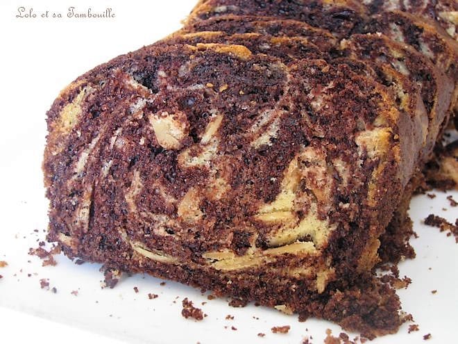 Cake tigré au chocolat & amandes effilées