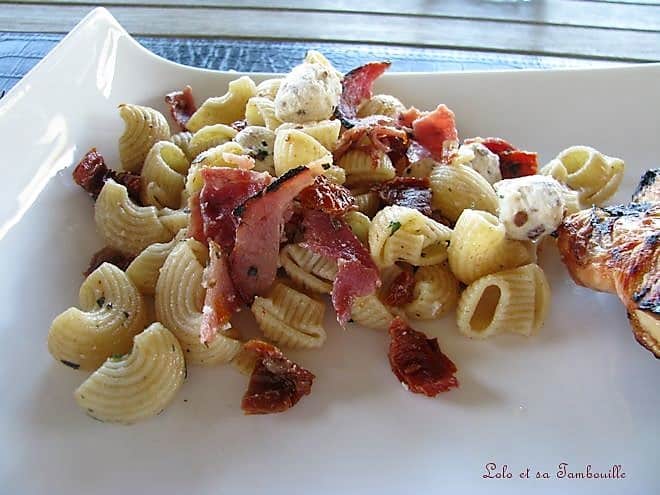 Salade de pâtes à la moutarde au vin de Jurançon & tomates séchées