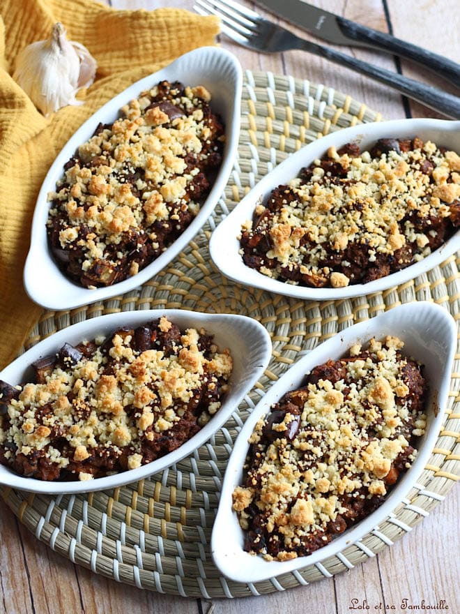 recettes avec des aubergines et de la mozzarella, aubergines recettes faciles, que faire avec des aubergines cuites au four, recette avec des aubergines et tomates