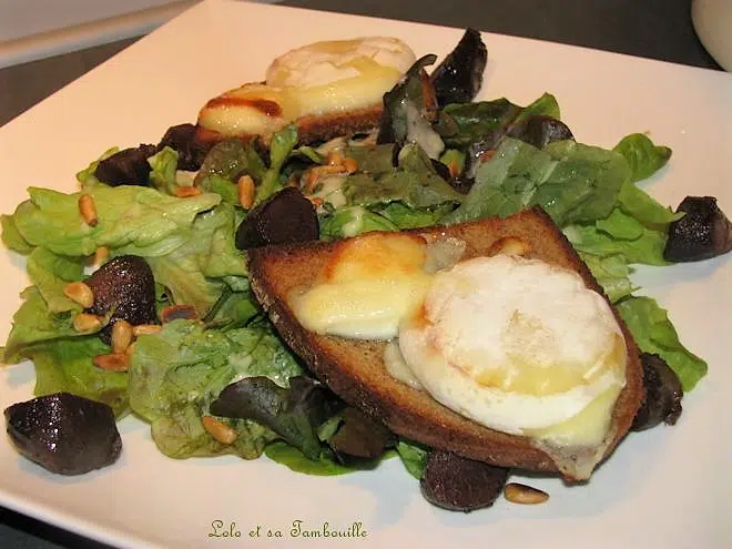 Salade de chèvre chaud