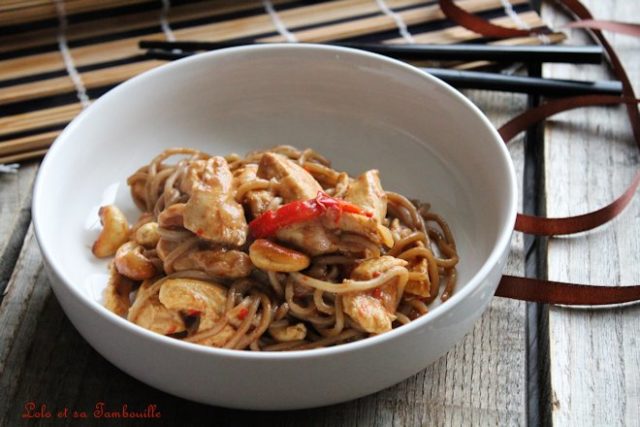 Wok de poulet au lait de coco & noix de cajou • Recette de Lolo et sa