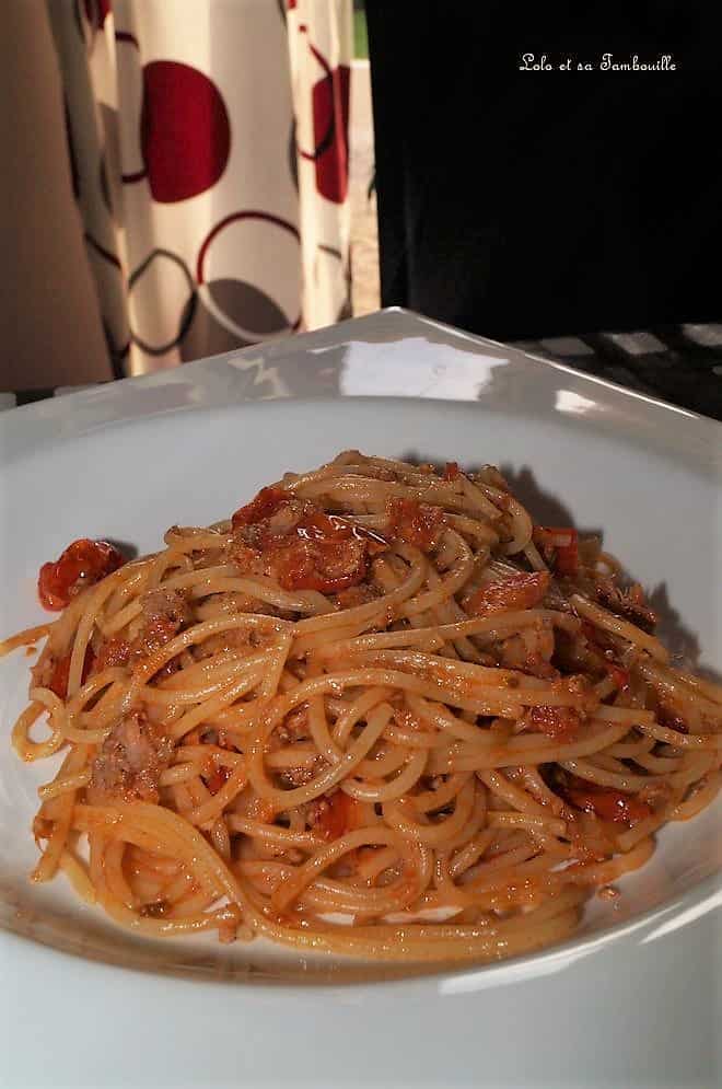 Spaghettis au ketchup, thon & tomates cerises