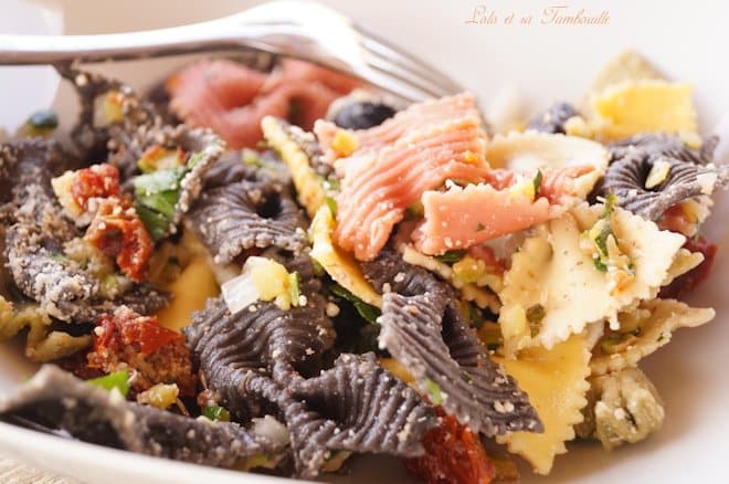 Salade de pâtes à l’italienne {tomates séchées, courgette, olives noires & parmesan}