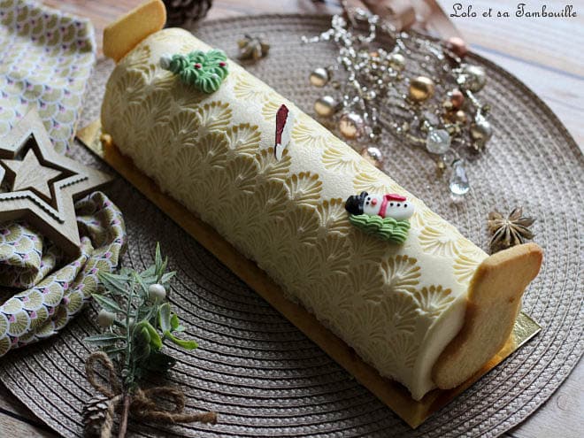 bûche mousse vanille,bûche mousse vanille poire,buche mousse vanille insert pomme,bûche à la vanille,bûche noel à la vanille,bûche de noël à la vanille