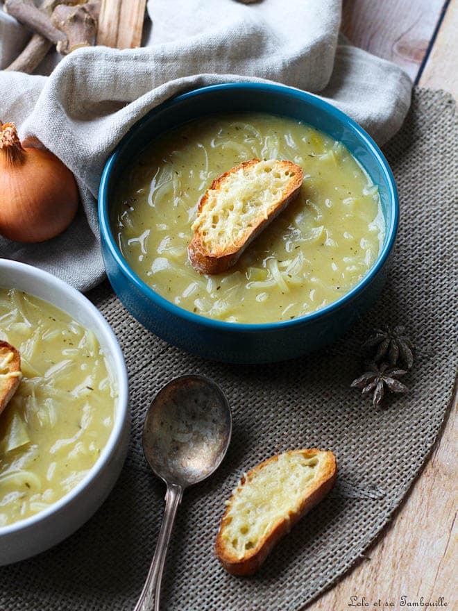 soupe à l'oignon traditionnelle, recette soupe à l'oignon rapide, soupe à l'oignon par lolo et sa tambouille