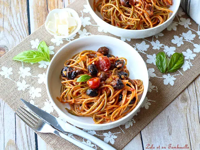 Spaghettis sauce tomate olives,spaghetti sauce tomate olives,spaghettis sauce tomate olives noires,pates sauce tomate olives noires,spaghetti sauce tomate basilic,spaghetti olives noires,spaghettis olives,spaghetti olives anchovies