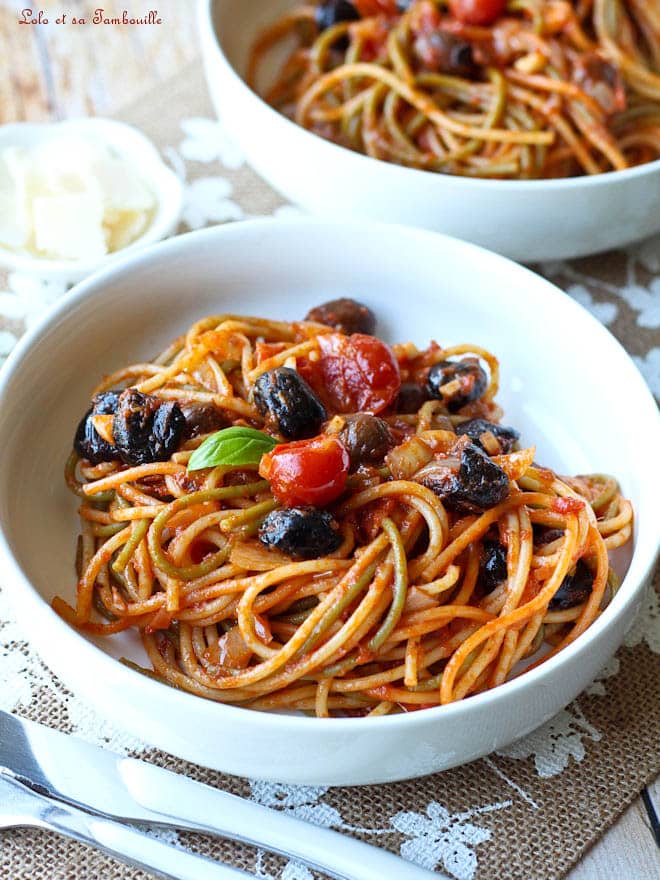 spaghettis sauce tomate olives noires, spaghetti sauce tomate basilic, spaghettis olives faciles, spaghetti olives noires