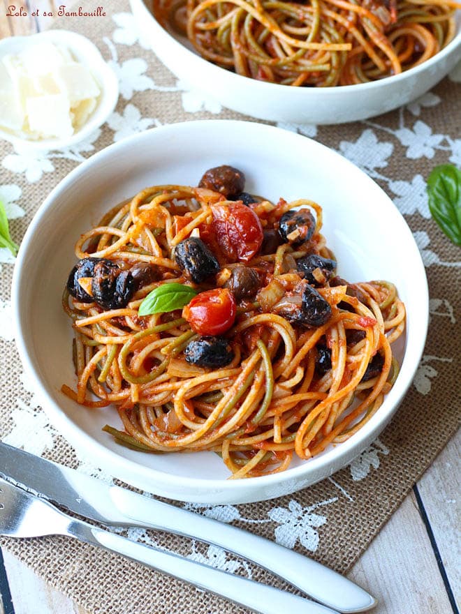 spaghettis sauce tomate olives, recette avec un pot de sauce tomate, spaghettis olives