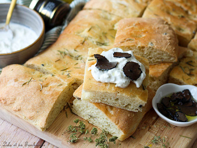 Focaccia à la truffe,focaccia truffe,focaccia huile de truffe,recette focaccia à la truffe,recette focaccia truffe,recette focaccia,recette focaccia italienne,recette focaccia garnie,recette focaccia romarin,recette focaccia truffe burrata,recette focaccia à la truffe burrata,recette focaccia à la truffe et burrata,focaccia à la truffe et burrata,focaccia truffe burrata,focaccia avec de la truffe,recette avec de la truffe,recette avec de la truffe d'été,recette avec de la truffe râpée,recette avec de la truffe fraîche,recette apero avec de la truffe