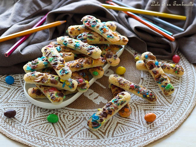Financiers aux m&m's,Financiers aux M,Financiers aux MM's,Recette financiers faciles,Goûter MM's,gout mms couleur,dessert mms,Dessert aux blancs d'œufs,Financiers gourmands,Financiers maison MM's,Idée goûter enfants MM's,Recette financiers pour moule madeleine allongée,Dessert facile aux blancs d'œufs et MM's,Pâtisserie rapide MM's,Financiers pour accompagner le café