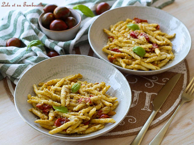 Pâtes à l'ail tomates cerises roties,pâtes ail tomates cerises,pates ail tomates cerises,pâtes tomates cerises ail basilic,recette pâtes faciles,recette pates faciles rapide,recette pâtes facile et rapide pour le soir,recette pates simple et rapide,recette pâtes tomates cerises rôties,repas italien simple,plat italien facile et rapide,Strozzapreti recette,pâtes à l'ail tomates cerises rôties