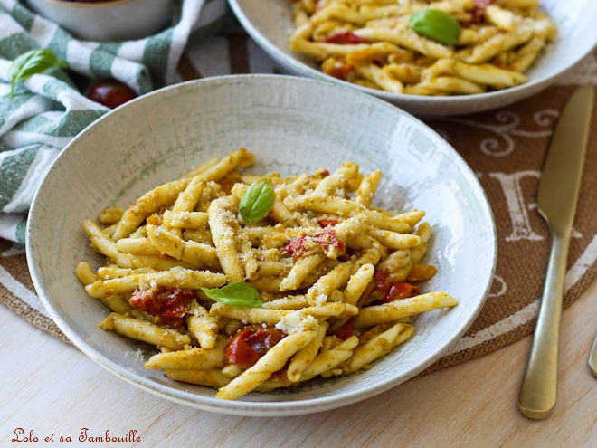 Pâtes à l'ail tomates cerises roties,pâtes ail tomates cerises,pates ail tomates cerises,pâtes tomates cerises ail basilic,recette pâtes faciles,recette pates faciles rapide,recette pâtes facile et rapide pour le soir,recette pates simple et rapide,recette pâtes tomates cerises rôties,repas italien simple,plat italien facile et rapide,Strozzapreti recette,pâtes à l'ail tomates cerises rôties