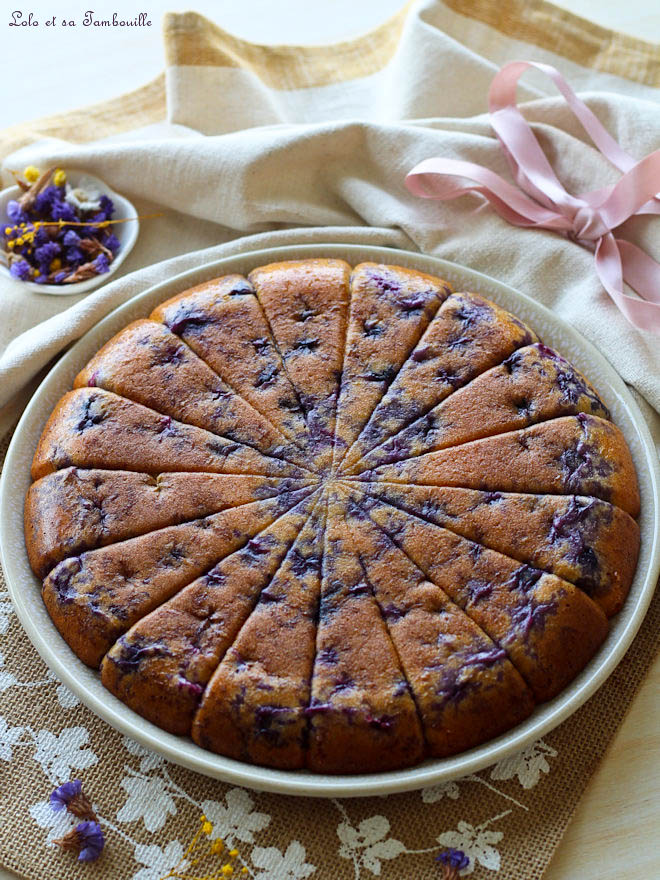Cake au yaourt & myrtilles Cake yaourt myrtille, gâteau yaourt myrtille amande, recette gateaux aux myrtilles, Cake yaourt sans beurre, Recette cake aux myrtilles fraîches, gâteau léger pour le goûter