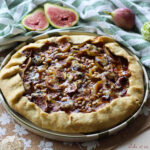 Tarte rustique aux figues fourme d'ambert,Tarte rustique figues fourme d'Ambert,Recette tarte sucrée salée,recette tarte sucré salé,Tarte aux figues et fromage,tarte aux figues et fromage bleu,Tarte rustique miel et pignons,Recette tarte figue fourme,Tarte salée aux figues de saison,Pâte brisée à l'huile d'olive recette,Repas léger figue et fromage,Accords figue fourme d'Ambert miel,Idée recette avec des figues du jardin,Idée recette avec des figues,quelle recette avec des figues fraiches,tarte rustique figues salée,tarte rustique salée figues