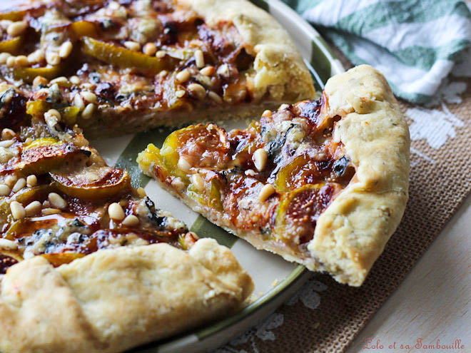 Tarte rustique aux figues fourme d'ambert,Tarte rustique figues fourme d'Ambert,Recette tarte sucrée salée,recette tarte sucré salé,Tarte aux figues et fromage,tarte aux figues et fromage bleu,Tarte rustique miel et pignons,Recette tarte figue fourme,Tarte salée aux figues de saison,Pâte brisée à l'huile d'olive recette,Repas léger figue et fromage,Accords figue fourme d'Ambert miel,Idée recette avec des figues du jardin,Idée recette avec des figues,quelle recette avec des figues fraiches,tarte rustique figues salée,tarte rustique salée figues