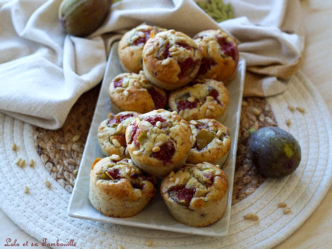 Muffins aux figues,Recette muffins figues moelleux,Muffins figues et pignons de pin,Goûter aux figues,dessert aux figues,dessert aux figues congelées,Recette facile muffins figues,Muffins aux figues du jardin,Pâtisserie avec des figues fraîches,dessert avec des figues fraîches,gâteau avec des figues fraîches,Moule 12 muffins droits Ohra Guy Demarle,Alliance figues pignons sucré,muffins figues pignons,muffins figues pignons de pin