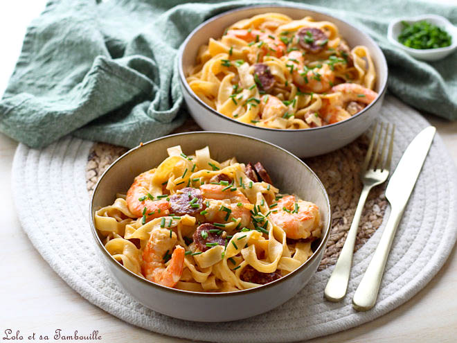 Fettuccine aux crevettes,fettuccine aux crevettes sauce crémeuse à l'ail,pâte aux crevettes,pasta aux crevettes,Pâtes terre et mer,recette pates terre et mer,pates terre et mer,Fettuccine crevettes chorizo,pâtes crevettes chorizo,pâtes gambas chorizo,Fettuccine à la crème et chorizo,Fettuccine crevettes chorizo sauce crémeuse,Recette pâtes à la crème et crevettes,recette pates a la creme et crevettes,Pâtes crevettes chorizo ail oignon,pates crevette chorizo creme,Plat de pâtes facile et gourmand