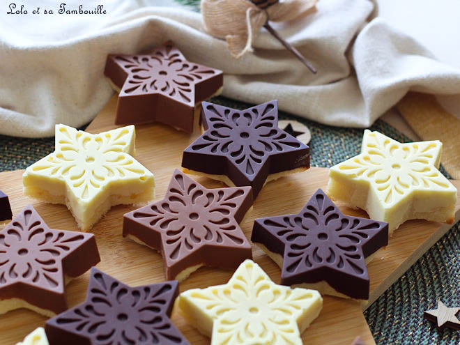 Financiers en coque de chocolat,Recette financiers Noël,recette financier noel,Moule étoiles de Noël Guy Demarle,Financiers blancs d'œufs,financiers blancs d oeufs,Financiers faciles et moelleux,Recette pour écouler des blancs d'œufs,recette pour ecouler blanc d'oeuf,Comment faire des coques en chocolat,comment faire des coques en chocolat avec un moule,Pâtisserie avec moule silicone étoile