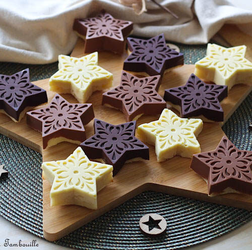 Financiers en coque de chocolat,Recette financiers Noël,recette financier noel,Moule étoiles de Noël Guy Demarle,Financiers blancs d'œufs,financiers blancs d oeufs,Financiers faciles et moelleux,Recette pour écouler des blancs d'œufs,recette pour ecouler blanc d'oeuf,Comment faire des coques en chocolat,comment faire des coques en chocolat avec un moule,Pâtisserie avec moule silicone étoile