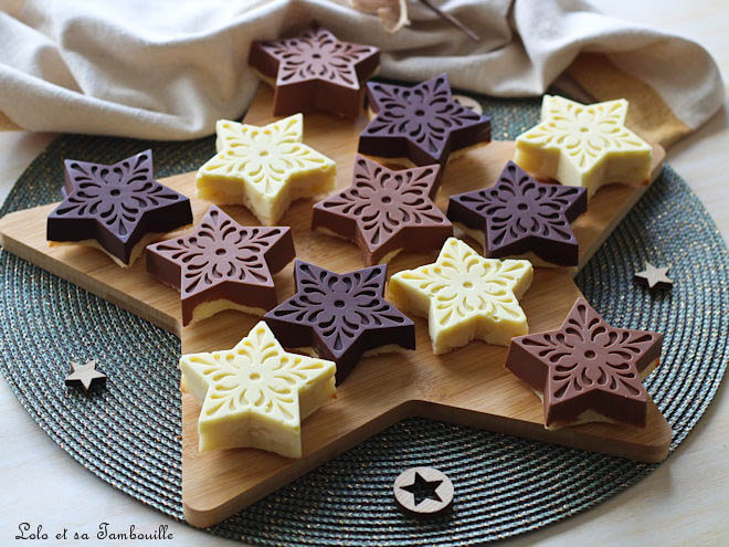 Financiers en coque de chocolat,Recette financiers Noël,recette financier noel,Moule étoiles de Noël Guy Demarle,Financiers blancs d'œufs,financiers blancs d oeufs,Financiers faciles et moelleux,Recette pour écouler des blancs d'œufs,recette pour ecouler blanc d'oeuf,Comment faire des coques en chocolat,comment faire des coques en chocolat avec un moule,Pâtisserie avec moule silicone étoile