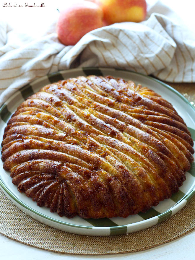 Gâteau moelleux pommes & caramel Gâteau moelleux pommes caramel, recette gateau pommes caramel, recette gâteau moelleux pommes caramel, gateau pomme caramel fondant, Moelleux aux pommes gourmand, Gâteau moelleux pommes caramel facile à faire