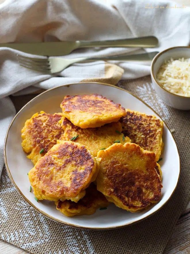 Galettes moelleuses de butternut galettes moelleuses de butternut, Galettes de courge moelleuses, galette butternut parmesan, galettes de légumes à la poêle, galettes de courge butternut