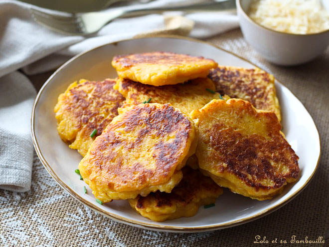 Galettes moelleuses de butternut,Galettes de butternut recette,galette de butternut recette,Galettes de courge moelleuses,Galettes de courge,Galettes butternut parmesan,galette butternut parmesan,recette galettes butternut parmesan,recette galettes butternut facile,galettes de légumes à la poêle,galettes de courge butternut,recette galettes de courge butternut,recette galette courge butternut