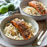 Saumon laqué à l'asiatique,saumon mariné à l'asiatique,Saumon mariné miel soja gingembre,saumon mariné soja miel gingembre,saumon sauce soja miel gingembre,Recette saumon à l'asiatique facile,Pavés de saumon au four rapide,pavé de saumon au four rapide,Marinade saumon miel sauce soja,marinade sauce soja miel pour saumon,Plat asiatique maison rapide,Saumon au four 10 minutes,recette saumon mariné asiatique,recette saumon marinade asiatique,saumon mariné asiatique,saumon marinade asiatique,saumon mariné chinois