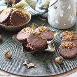 Bredeles au chocolat,bredele au chocolat recette,Bredeles au chocolat pralin,recette bredeles au chocolat pralin,recette bredeles au chocolat,recette bredele alsacien au chocolat,Sablés chocolat pralin noisette,Sablés chocolat pralin,Biscuits de Noël faciles à faire,sablés de noël facile à faire,biscuit de noel simple a faire,Biscuits chocolat pralin