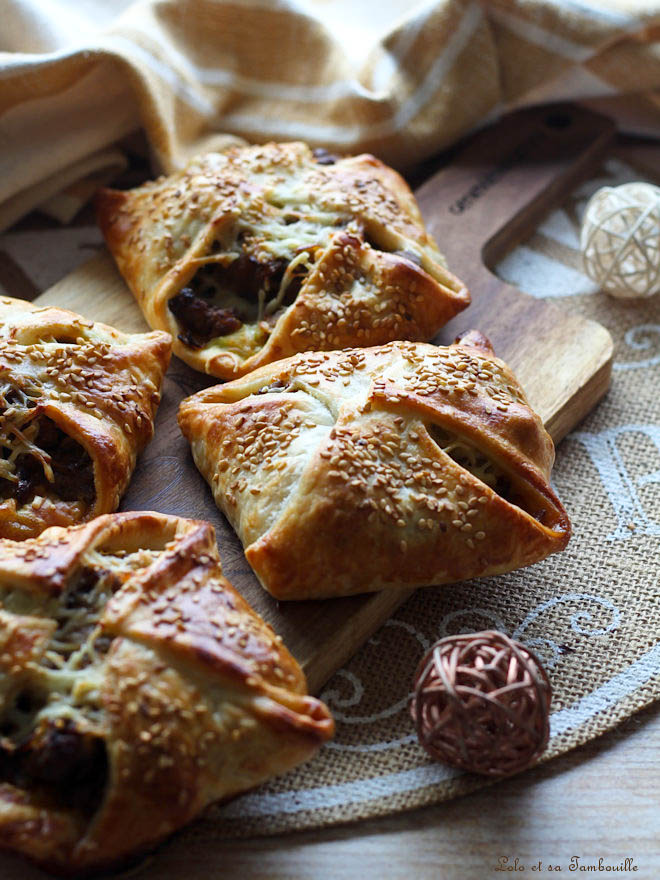 Feuilletés aux poireaux, viande & épices feuilleté poireaux viande hachée, feuilletés croustillants au four, feuilletés à la viande et légumes, recette feuilletés poireaux viande, recette feuilleté salé repas