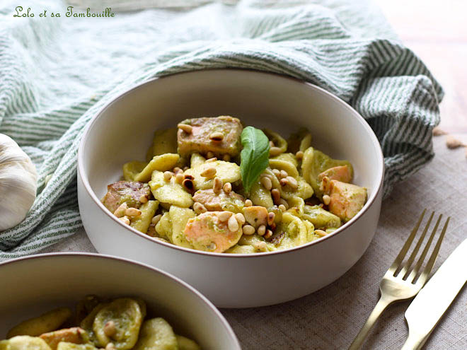 Pâtes au pesto et saumon,pâtes pesto saumon,pates saumon pesto vert,pâtes au saumon,pâtes au saumon recette,pâtes au saumon sans crème,recette pâtes facile,recette pâtes facile et rapide pour le soir,recette pâtes facile et rapide,pâtes saumon frais,pâtes au pesto et saumon frais,recette pâtes saumon pesto facile,pâtes crémeuses saumon pesto,pâtes saumon ail oignon,recette pâtes saumon maison,recette pate au saumon maison,recette pâtes pesto saumon,recette pates pesto saumon,recette penne au pesto et saumon