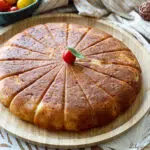 cake au pesto rosso et tomates cerises,cake au pesto rosso,recette cake au pesto rosso,cake pesto rosso lardons,cake tomates cerises,cake tomates cerises lardons,cake salé pesto rosso,cake moelleux aux tomates cerises,recette avec pesto rosso,recette avec pesto rosso apéro,recette tarte salée tomates cerises,recette cake salé tomates cerises