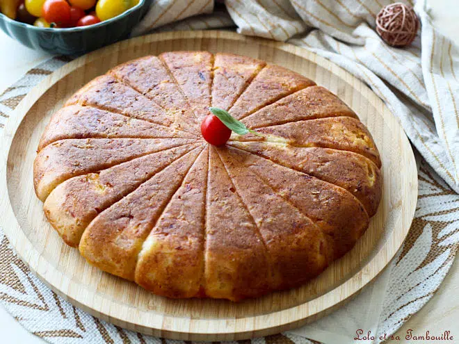 cake au pesto rosso et tomates cerises,cake au pesto rosso,recette cake au pesto rosso,cake pesto rosso lardons,cake tomates cerises,cake tomates cerises lardons,cake salé pesto rosso,cake moelleux aux tomates cerises,recette avec pesto rosso,recette avec pesto rosso apéro,recette tarte salée tomates cerises,recette cake salé tomates cerises