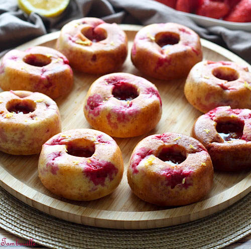 Moelleux renversés aux fruits rouges,Moelleux renversés fruits rouges,moelleux renversé,moelleux renversé,dessert fraises framboises rapide,gâteau aux fruits rouges sans beurre,moelleux fraises framboises yaourt,recette gateau fruits rouges facile,dessert léger fruits rouges maison