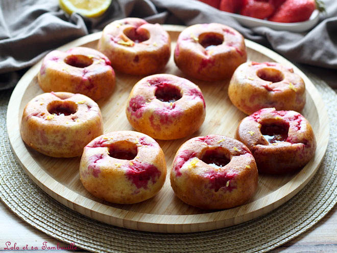 Moelleux renversés aux fruits rouges,Moelleux renversés fruits rouges,moelleux renversé,moelleux renversé,dessert fraises framboises rapide,gâteau aux fruits rouges sans beurre,moelleux fraises framboises yaourt,recette gateau fruits rouges facile,dessert léger fruits rouges maison