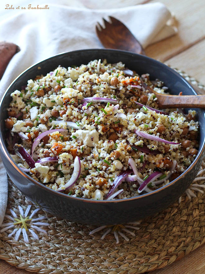 Salade de quinoa aux pois chiches, patates douces rôties & feta salade quinoa patate douce, salade quinoa patate douce rotie, salade quinoa feta pois chiches, quinoa pois chiche salade, salade quinoa légumes rôtis facile, salade végétarienne complète, recette salade quinoa pois chiches feta
