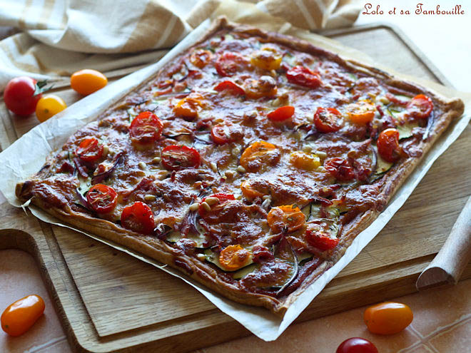 Tarte fine courgettes tomates cerises,recette tarte fine salée,idee recette tarte fine salée,tarte fine courgette tomate cerise,tarte croustillante courgettes tomates,tarte fine salée recette,tarte fine salée pâte feuilletée,tarte fine salée été,tarte fine salée printemps