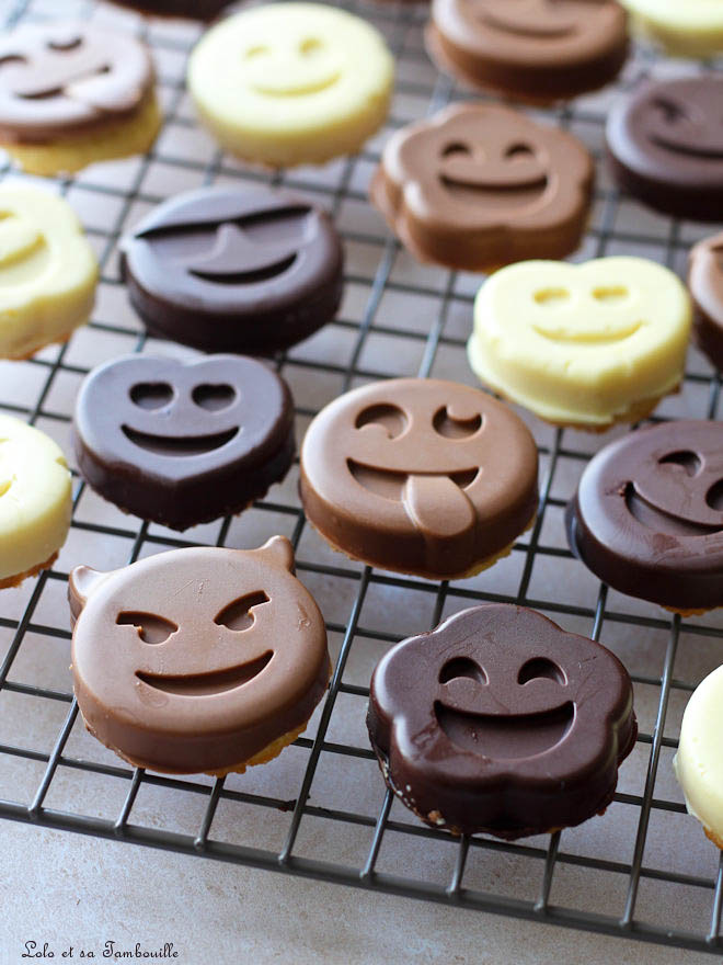 Sablés smileys coque chocolat recette sablés gourmands, biscuit chocolat blanc et lait, sablés coque chocolat, recette gouter gourmand