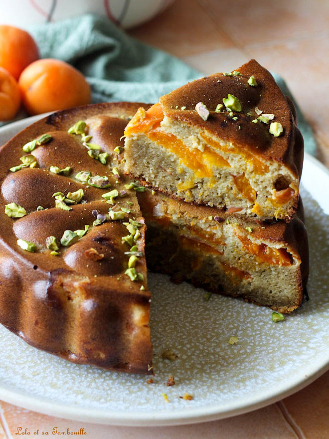 Moelleux abricots & pâte de pistache Moelleux abricots pâte de pistache, dessert sans gluten abricot, recette de gâteau à la pâte de pistache, recette abricots et pâte de pistache, recette moelleux abricot pistache