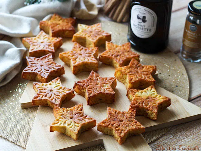 Etoiles aux pommes et noisettes,moelleux pommes noisettes compote,gâteau pommes noisettes,moelleux pommes noisettes,gateau pommes noisettes cannelle,recette gateau pomme cannelle noisette,recette avec compote de pommes,recette avec compote de pommes dessert,recette avec compote de pommes facile,recette pommes noisettes,recette pomme noisettes facile,moule 12 étoiles noël ohra,gouter aux pommes rapide,petit dessert aux pommes rapide