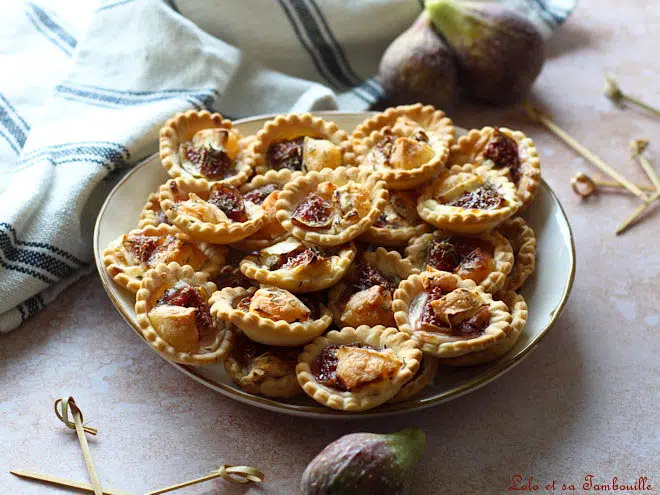 tartelettes figues chèvre,tartelettes aux figues et chèvre,quiche figues chèvre miel et romarin,tartelette figue chèvre,tartelettes chevre figues,recette figues chèvre,recette figues chèvre au four,recette figues chevre miel au four,tarte salée figues chèvre,recette tartelettes salées apéro,recette mini tartelette salée apéro,recette tartelettes salées,tartelette figues fraiches,tartelettes figues chèvre thym,figues chevre apero,tartelettes salées apéritif,mini tartelettes salées apéritif,petites tartelettes salees aperitif,recette apéritif figues,recette apéro figues fraiches,moule 30 mini tartelettes ohra
