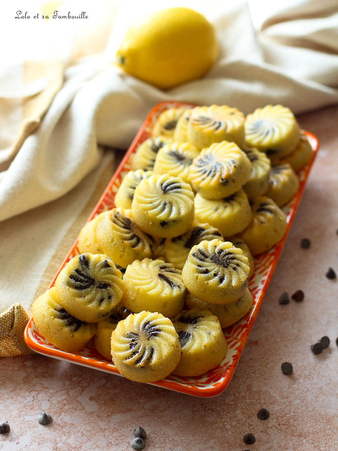 Bouchées au citron & pépites de chocolat Bouchées au citron & pépites de chocolat, recette bouchées citron chocolat, petites bouchées au citron, moule mini cyclones guy demarle