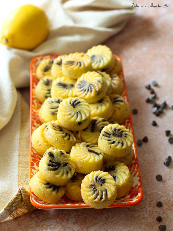 Bouchées au citron & pépites de chocolat bouchées au citron et chocolat, bouchées moelleuses citron, dessert citron chocolat, moule 35 mini cyclones guy demarle