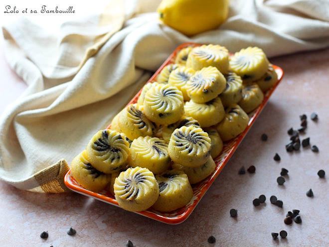 bouchées citron chocolat,Bouchées au citron & pépites de chocolat,bouchées au citron et chocolat,mini bouchées citron chocolat,recette bouchées citron chocolat,bouchées moelleuses citron,bouchées au citron,petites bouchées au citron,dessert citron chocolat,moule 35 Mini Cyclones OHRA,moule mini cyclones guy demarle,moule 35 mini cyclones guy demarle
