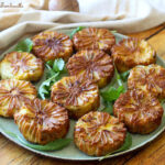 invisibles au thon et courgettes,invisible courgette thon,gateau invisible salé courgette,invisible aux courgettes recette,invisible aux courgettes ww,invisible aux courgettes et parmesan,gateau invisible aux courgettes et parmesan,recette courgette thon,invisible salé,recette gateau invisible salé,invisible courgette pesto,recette facile courgette thon,recette light courgette thon,moule 12 Pâquerettes Guy Demarle,mandoline verticale OHRA Guy Demarle